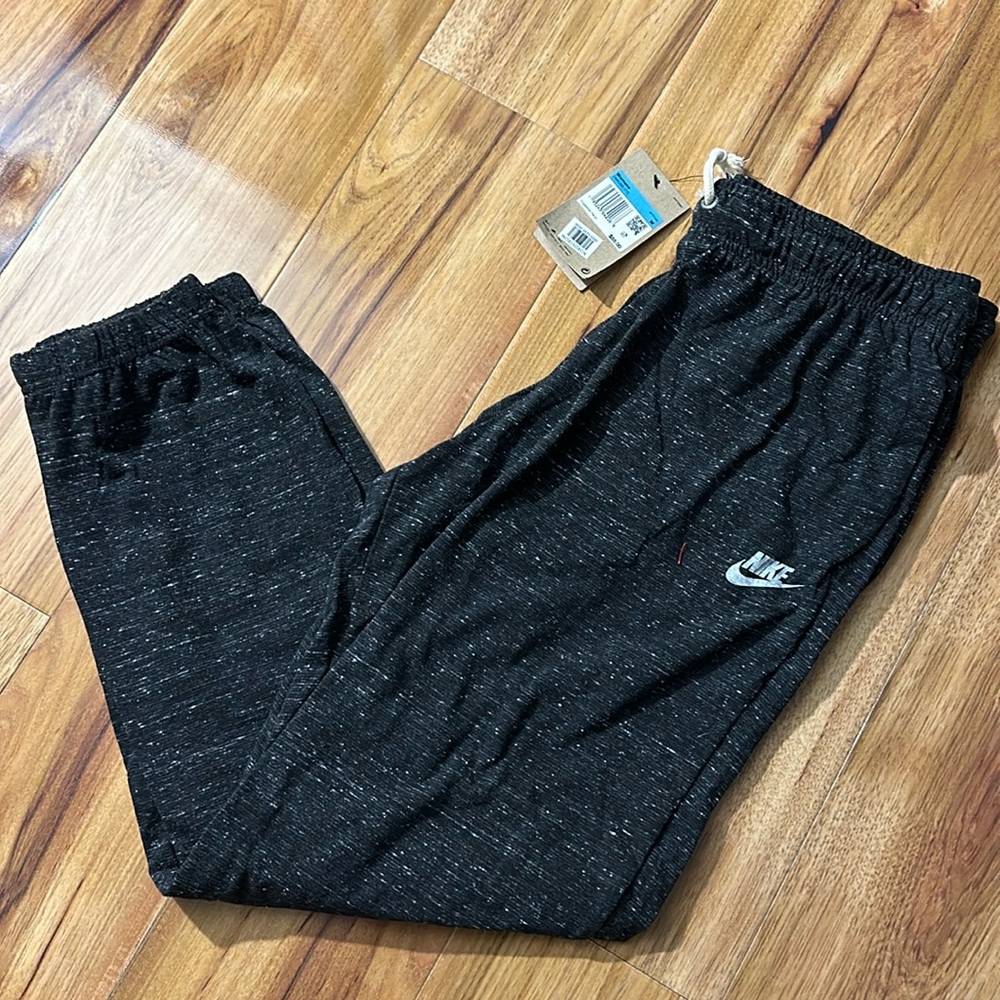 Women’s NIKE loose fit, mid rise sweatpants